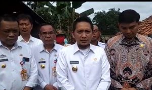 Wakil Bupati Lampung Utara Melaksanakan Penyuntikan  Vaksin Virus Hewan PMK